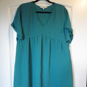 Davi & Dani Size Medium Emerald Green Baby Doll Dress